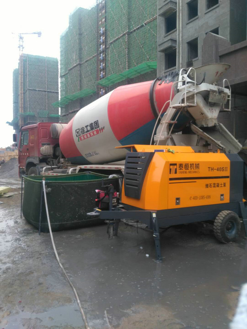 40SⅡ细石混凝土泵与泵车配合施工